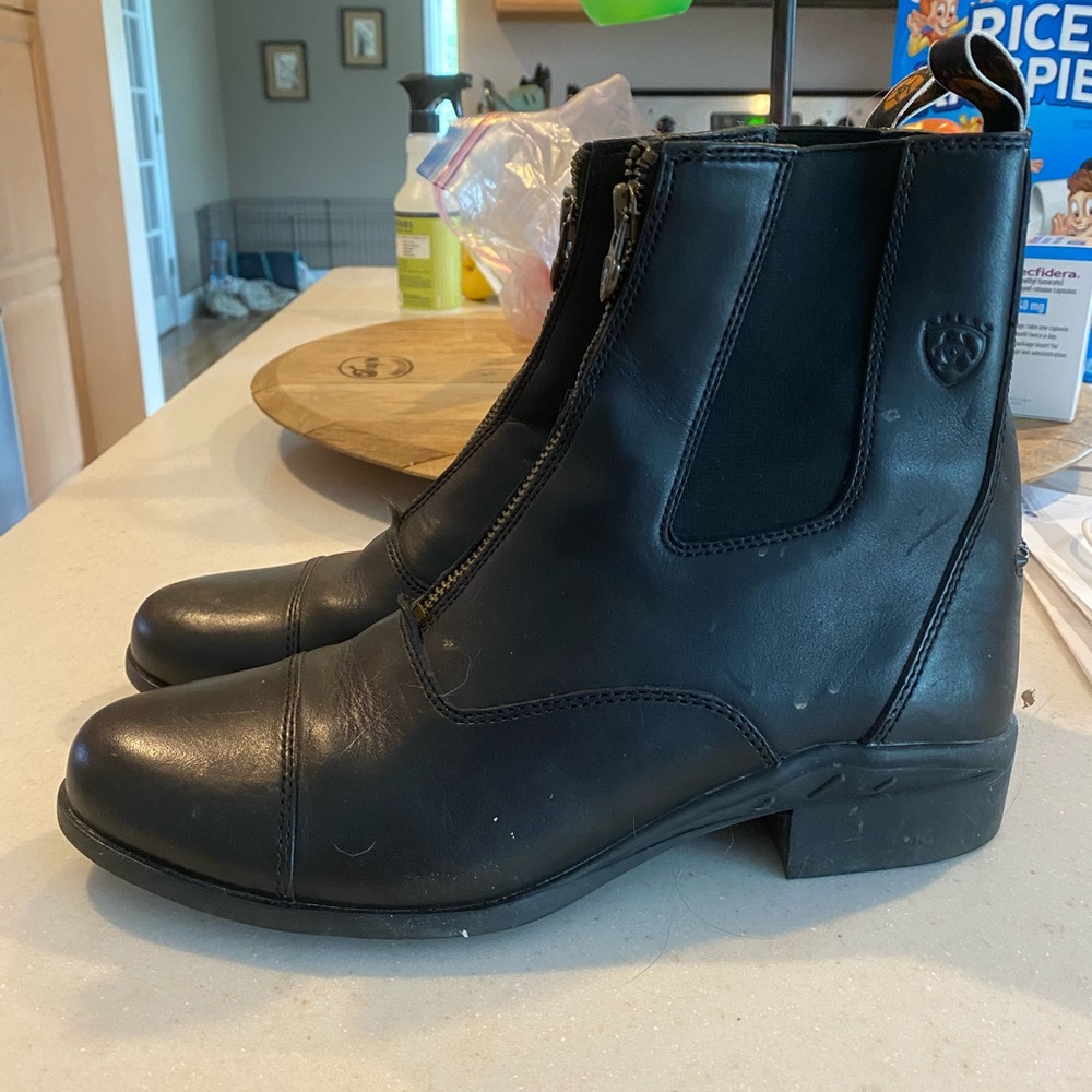 Horse back riding boats